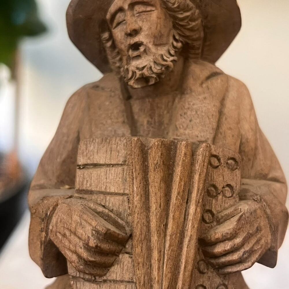 Hand Carved Wooden Figure Bearded Man Playing Accordion 8.5" Tall Folk Art - Picture 13 of 16
